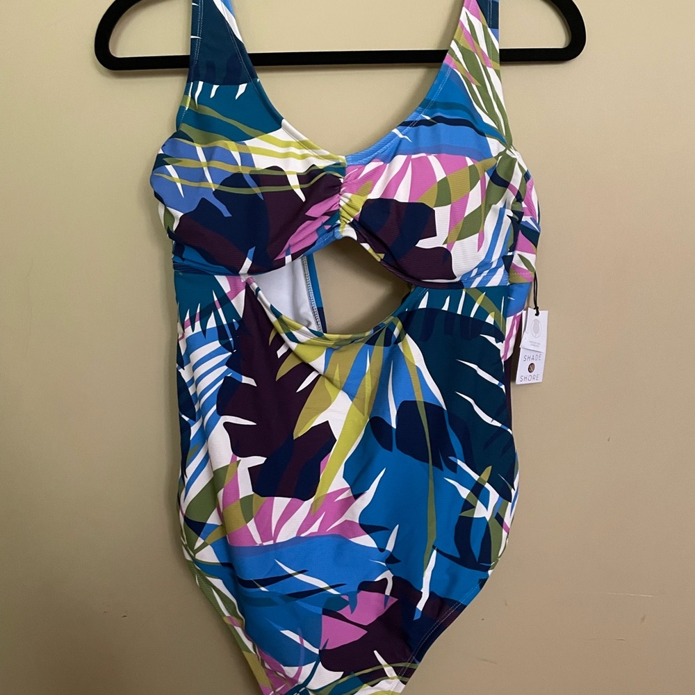 Shade & Shore Tropical Ribbed Cutout Underwire Swimsuit Size 12/14 NWT